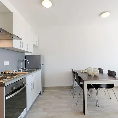Modernes Nur 90 Meter Zum Mit Meerblick, Tiefgarage, Klima Apartment Crikvenica