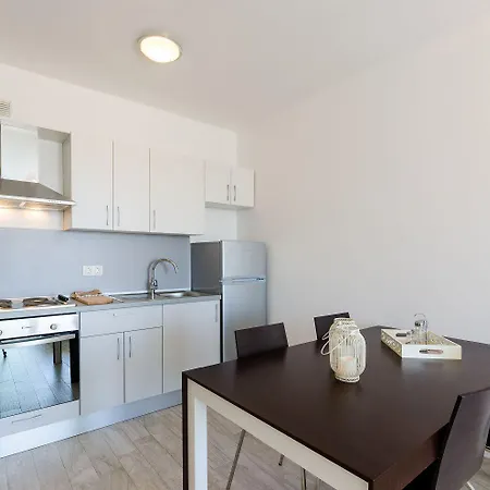 Modernes Nur 90 Meter Zum Mit Meerblick, Tiefgarage, Klima Crikvenica